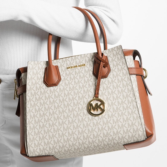 MICHAEL KORS
Mercer Medium Logo and Leather Belted Satchel Crossbody
Vanilla
NWT - Picture 3 of 16